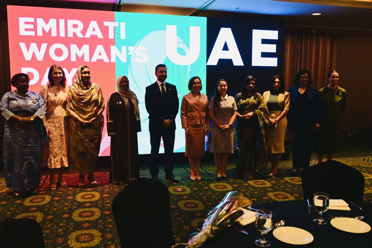 Aisha Bilkhair, research advisor and head of the Oral History Team at the National Library and Archives (fourth from left), UAE Ambassador to Korea Abdulla Saif Al Nuaimi (fifth from left), and Brazil Ambassador to Korea Marcia Donner Abreu(sixth from left) pose for a group photo with members of diplomatic corps at a celebration of Emirati Women’s Day at Lotte Hotel in Jung-gu, Seoul on Monday. (Sanjay Kumar/The Korea Herald)