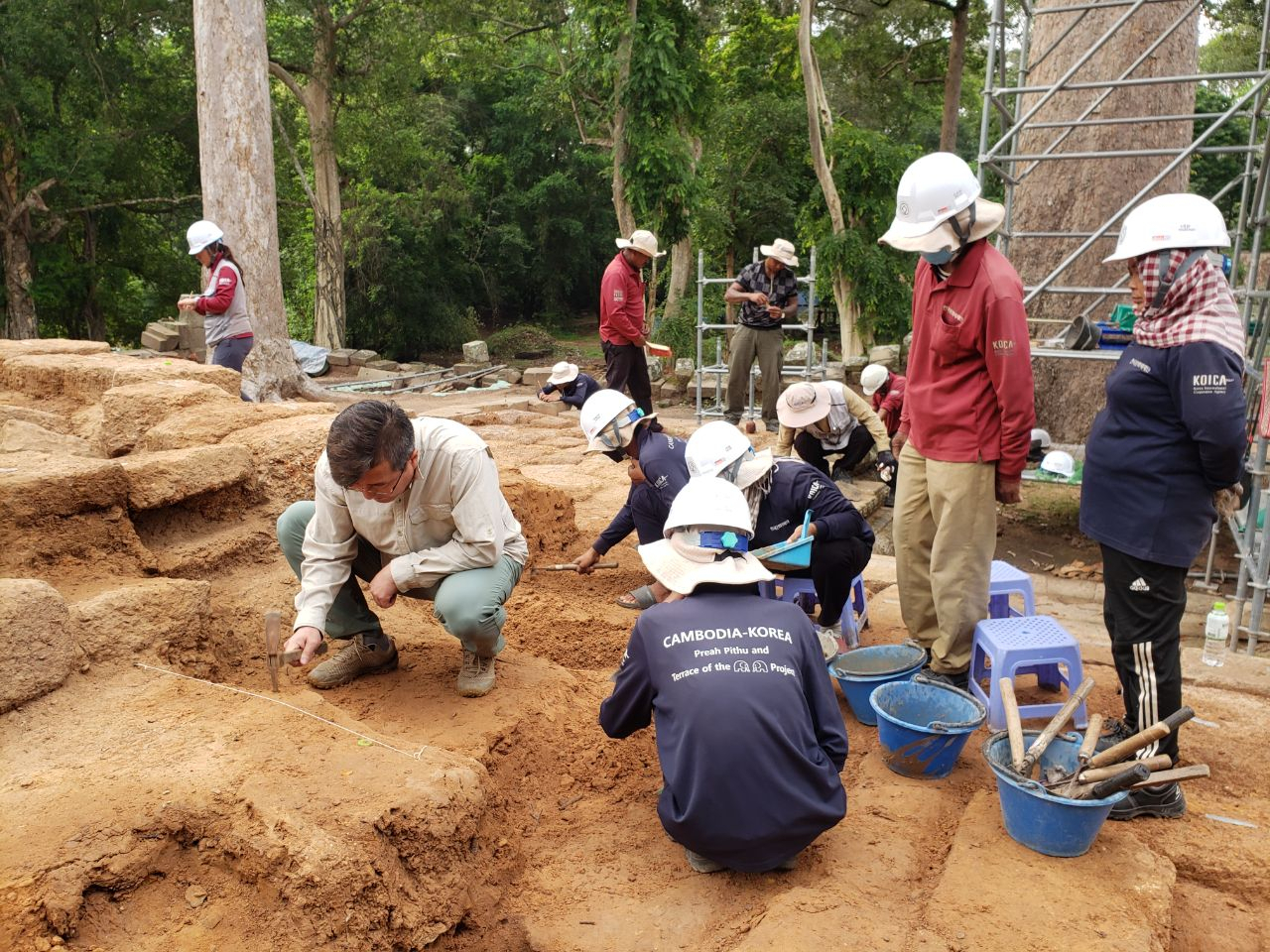 Field researchers work on site at South Korea's official development assistance project in the Preah Pithu Temple Group in Cambodia's Angkor Archaeological Park, in May. (KCHF)