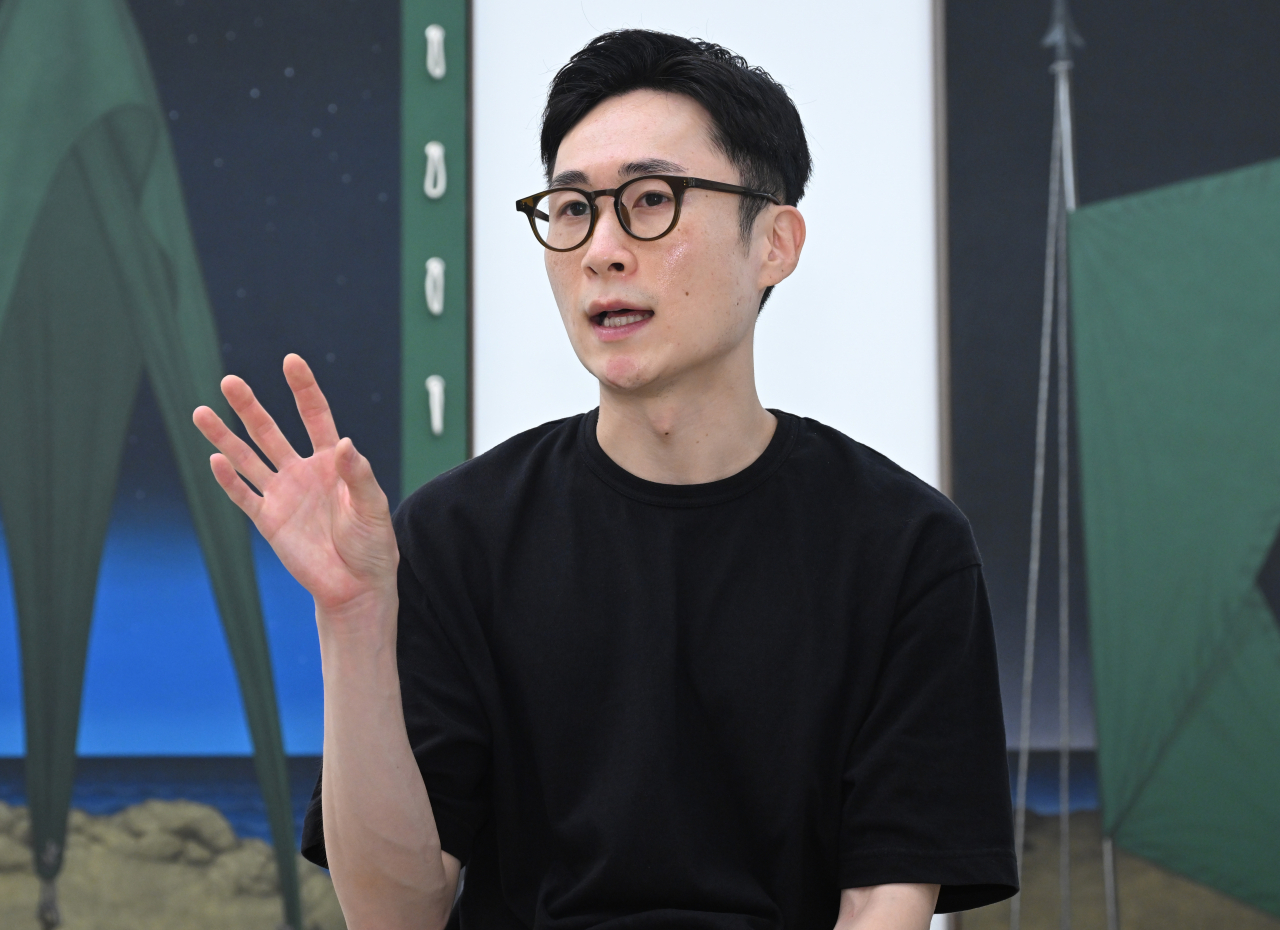 Artist Lee Jae-seok speaks about his works during an interview with The Korea Herald on Aug. 29 at Gallery Baton in Seoul. (Im Se-jun/The Korea Herald)