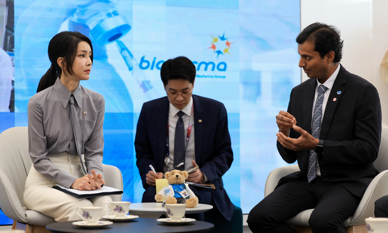 First lady Kim Keon Hee attends a meeting with Bio Farma officials during her visit to the company on Wednesday. (Joint Press Corps.)