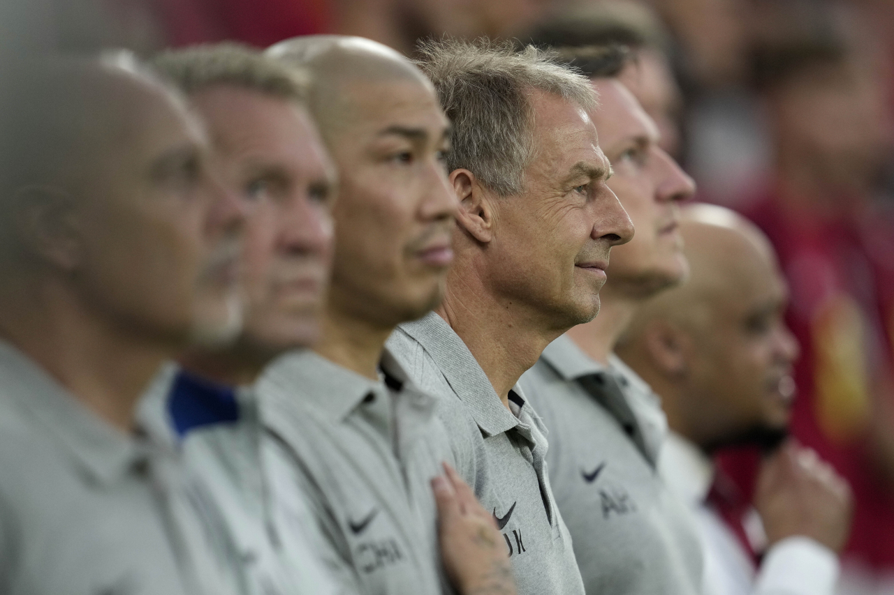 South Korea head coach Jurgen Klinsmann (4th from left) stands for the national anthem ahead of a friendly football match against Wales at Cardiff City Stadium in Cardiff on Thursday. (Yonhap)