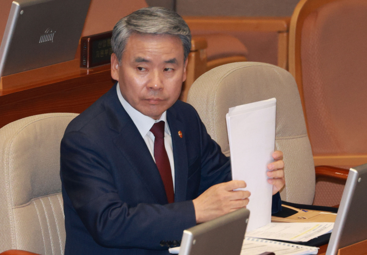 Defense Minister Lee Jong-sup (Yonhap)