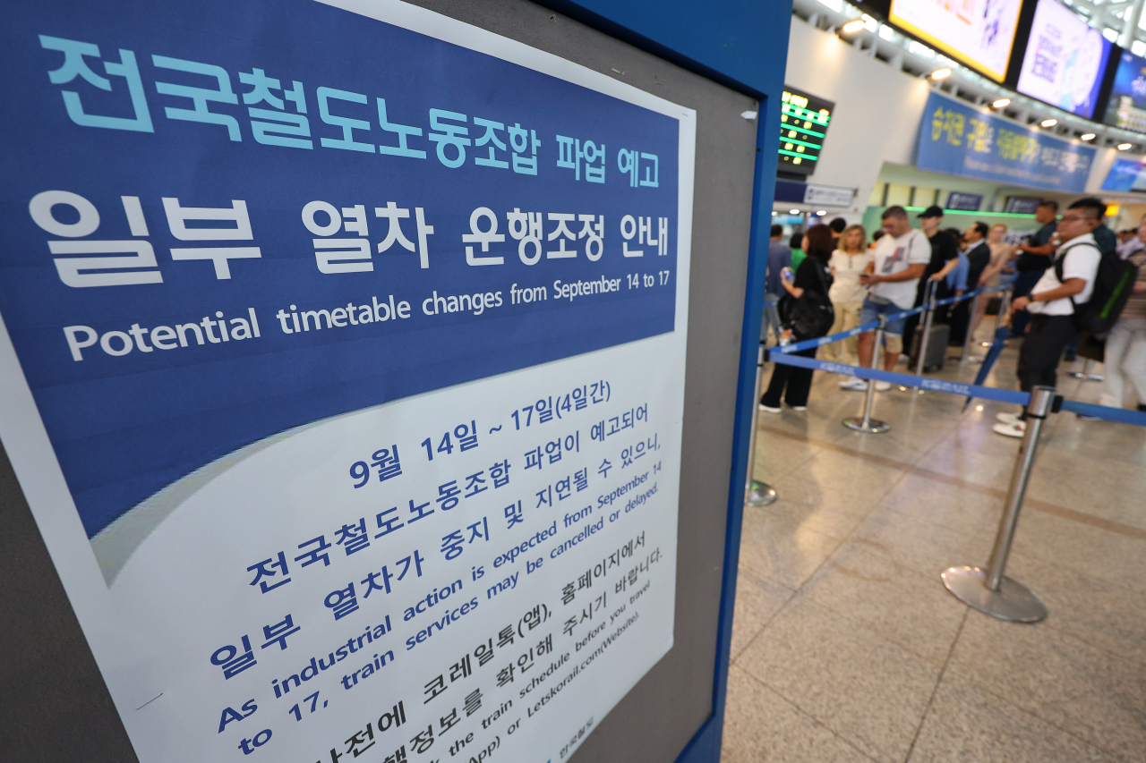 On Wednesday morning, a day before the general strike of Korean Railroad Workers; Union, a notice warning possible inconvenience due to the strike is posted in front of the ticket office at Seoul Station. (Yonhap)