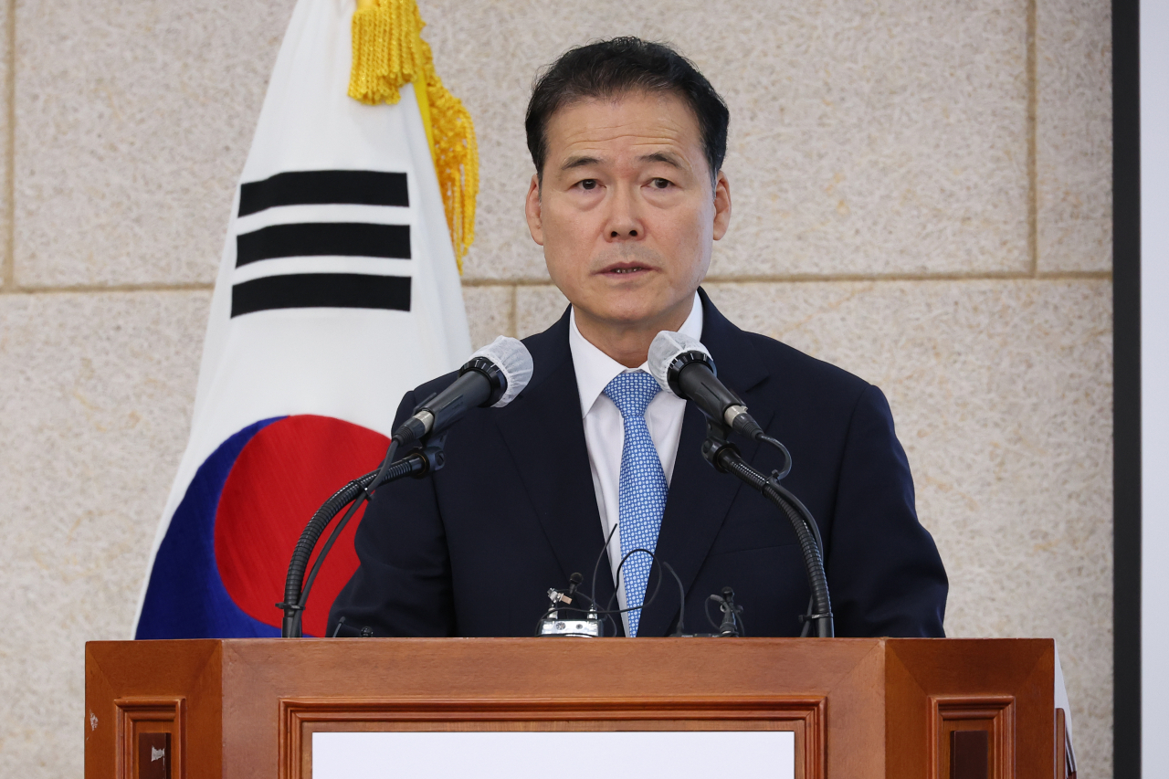 Unification Minister Kim Yung-ho holds a press conference on Thursday in Seoul to express his views about inter-Korean relations, and the latest summit between North Korea and Russia. (Yonhap)