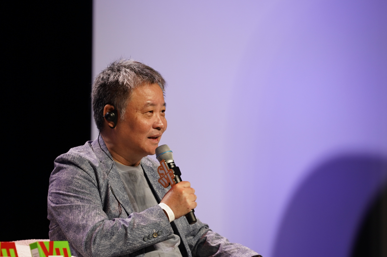 Chinese writer Yu Hua speaks during the opening of the Seoul International Writers' Festival, on Nodeulseom in Seoul on Sept. 8. (SIWF, LTI Korea)