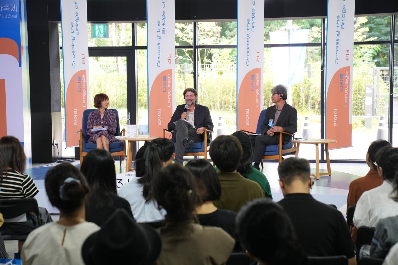 (From left) Writers Eun Hee-kyung, Andrew Porter and literary critic Son Jeong-soo take part in a 