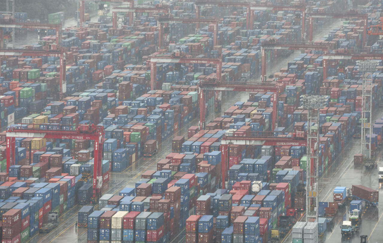 Containers are seen in Busan Port, Busan, on Sep. 1. (Yonhap)