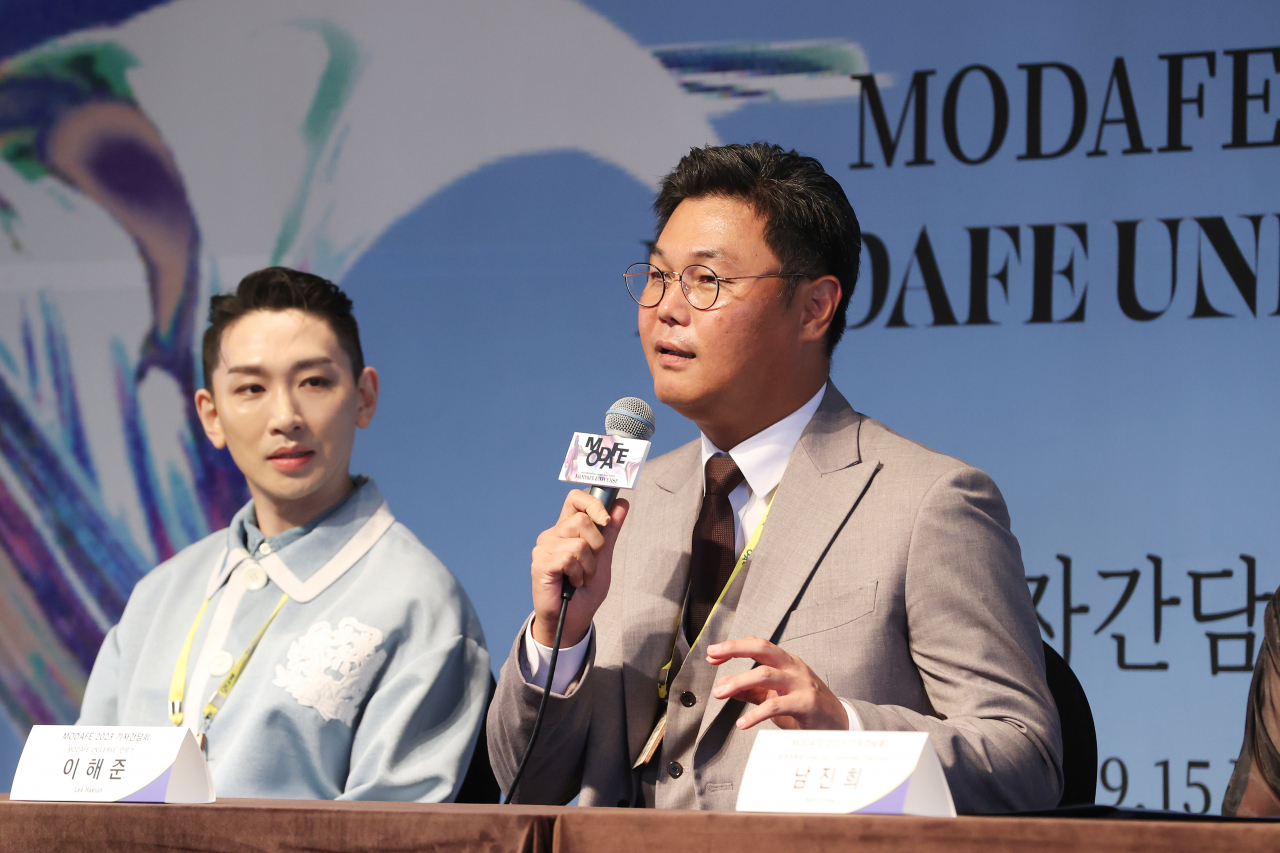Lee Hae-jun, chairman of the organizing committee of MODAFE, speaks at a press conference held on Friday. (Yonhap)