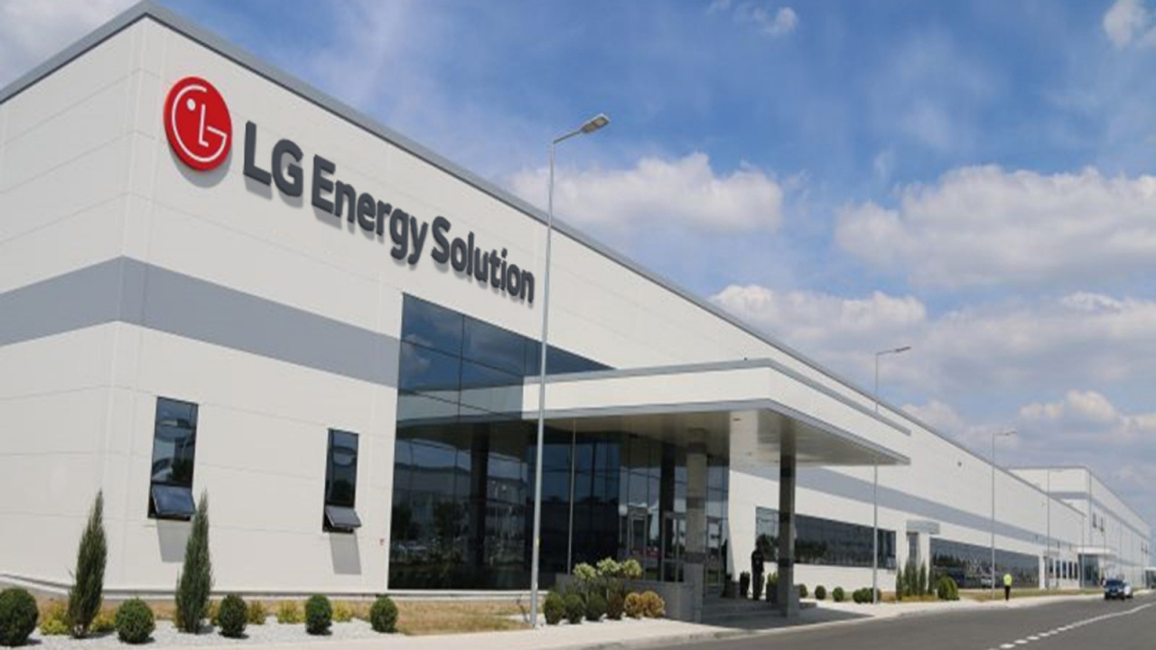 An artist's illustration shows the proposed building for LG Energy Solution's battery production facility in Queen Creek, Arizona, with completion anticipated by 2025.(LG Energy Solution)