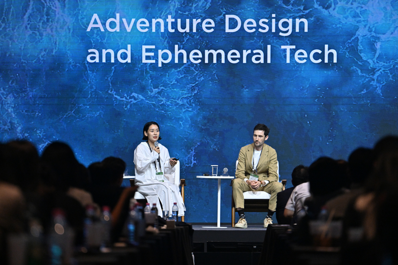 Azusa Murakami (left) and Alexander Grove of A.A.Murakami during their lecture at the Herald Design Forum 2023 at the Shilla Seoul on Tuesday. (Im Se-jun)