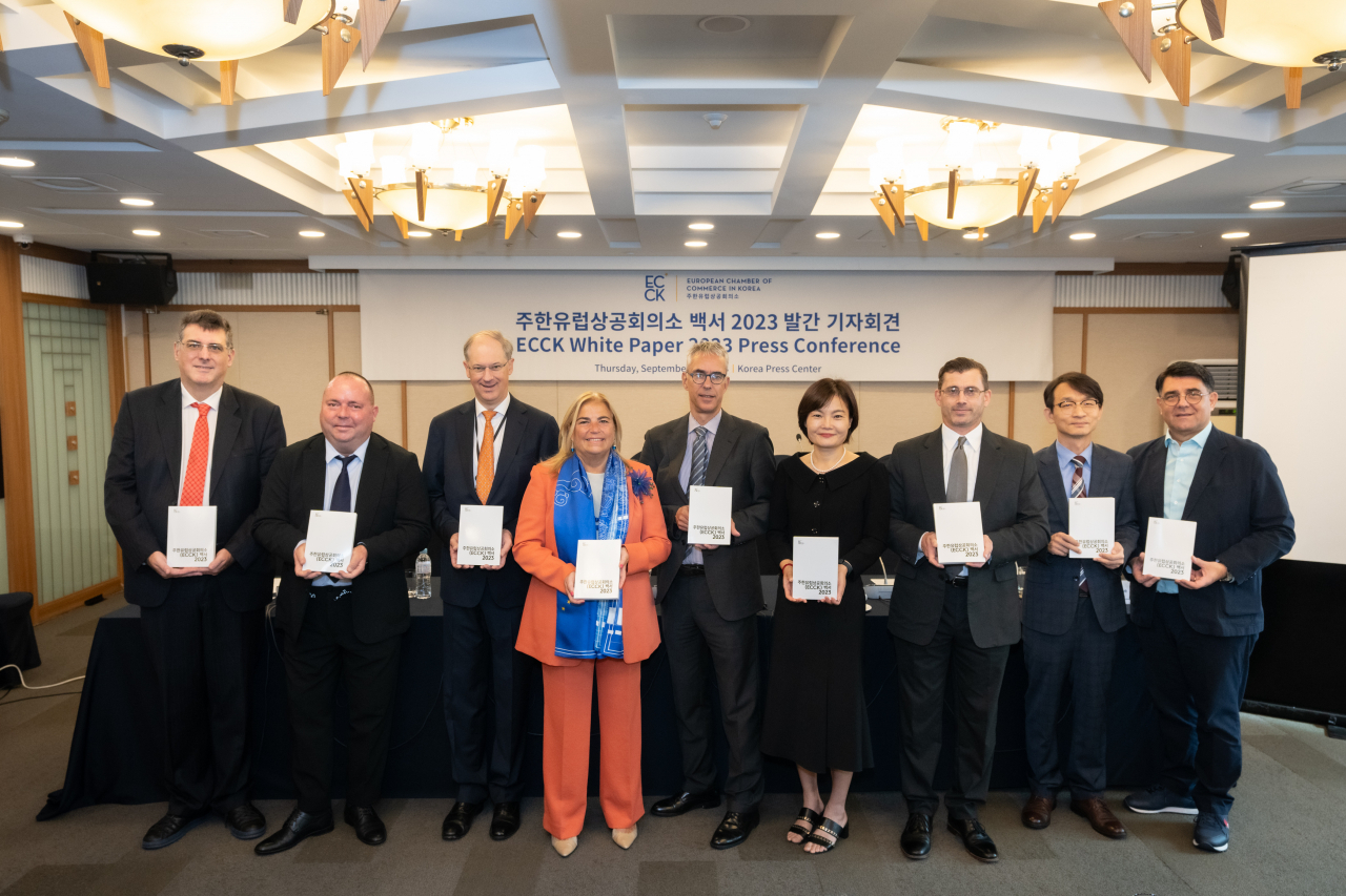 From left: ECCK's Insurance Committee Chairperson Herve Boulanger; incoming president, Stefan Ernst; Chairperson Philippe Van Hoof; Maria Castillo-Fernandez, ambassador of the European Union to Republic of Korea; ECCK's incumbent president, Christoph Heider; Healthcare Committee Chairperson Kay Bae; Food Committee Chairperson Thomas Caso; Passenger Vehicles Committee Chairperson Kim Hong-joong; and Beverage, Wine and Sprites Committee Chairperson Frantz Hotton (ECCK)
