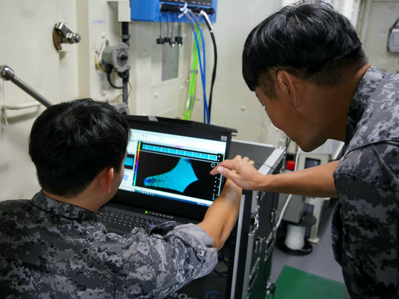 The joint South Korean-US underwater search operation team is analyzing and discussing data detected by the Sound Navigation and Ranging (SONAR) system. (Photo courtesy of the Ministry of National Defense Agency for Killed in Action Recovery Identification)