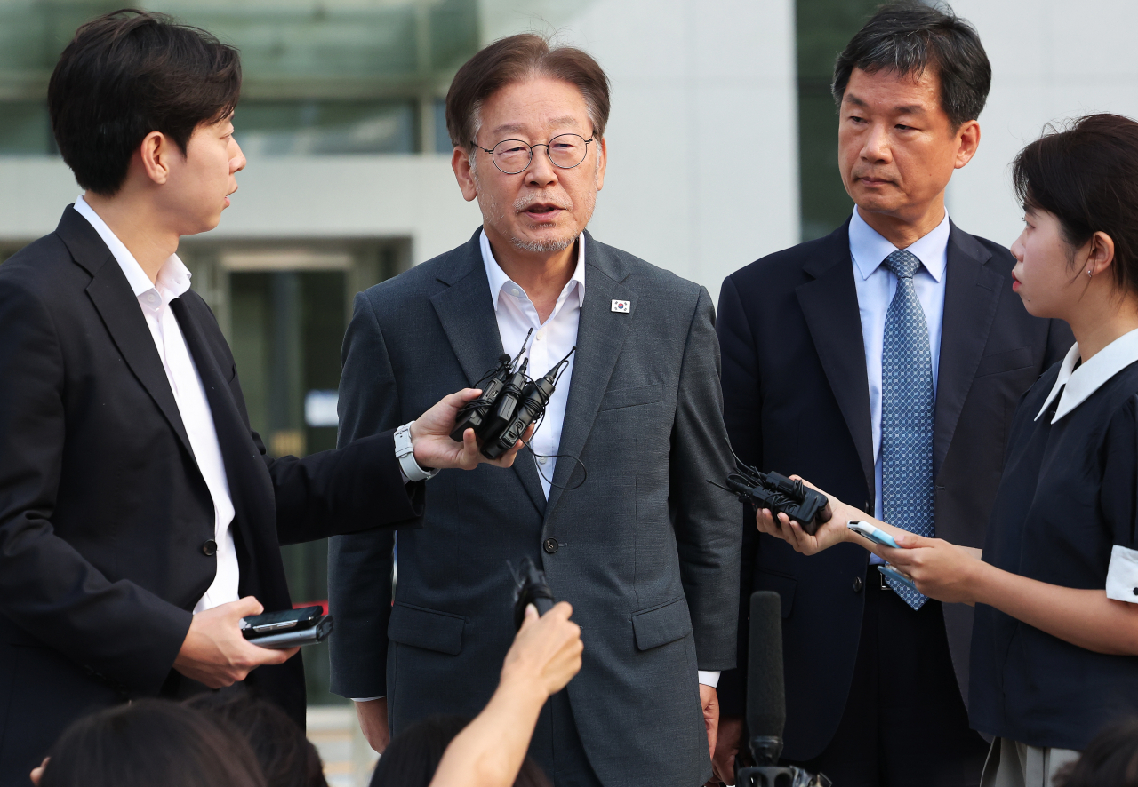 Lee Jae-myung, leader of the main opposition Democratic Party, leaves the Suwon District Prosecutors Office in Suwon, 30 kilometers south of Seoul, on Sept. 12, after facing hourslong questioning on allegations that he was involved in illegal money transfers by Ssangbangwool Group, an underwear manufacturer, to North Korea in return for his unrealized visit to Pyongyang in 2019, when he was governor of Gyeonggi Province. (Yonhap)