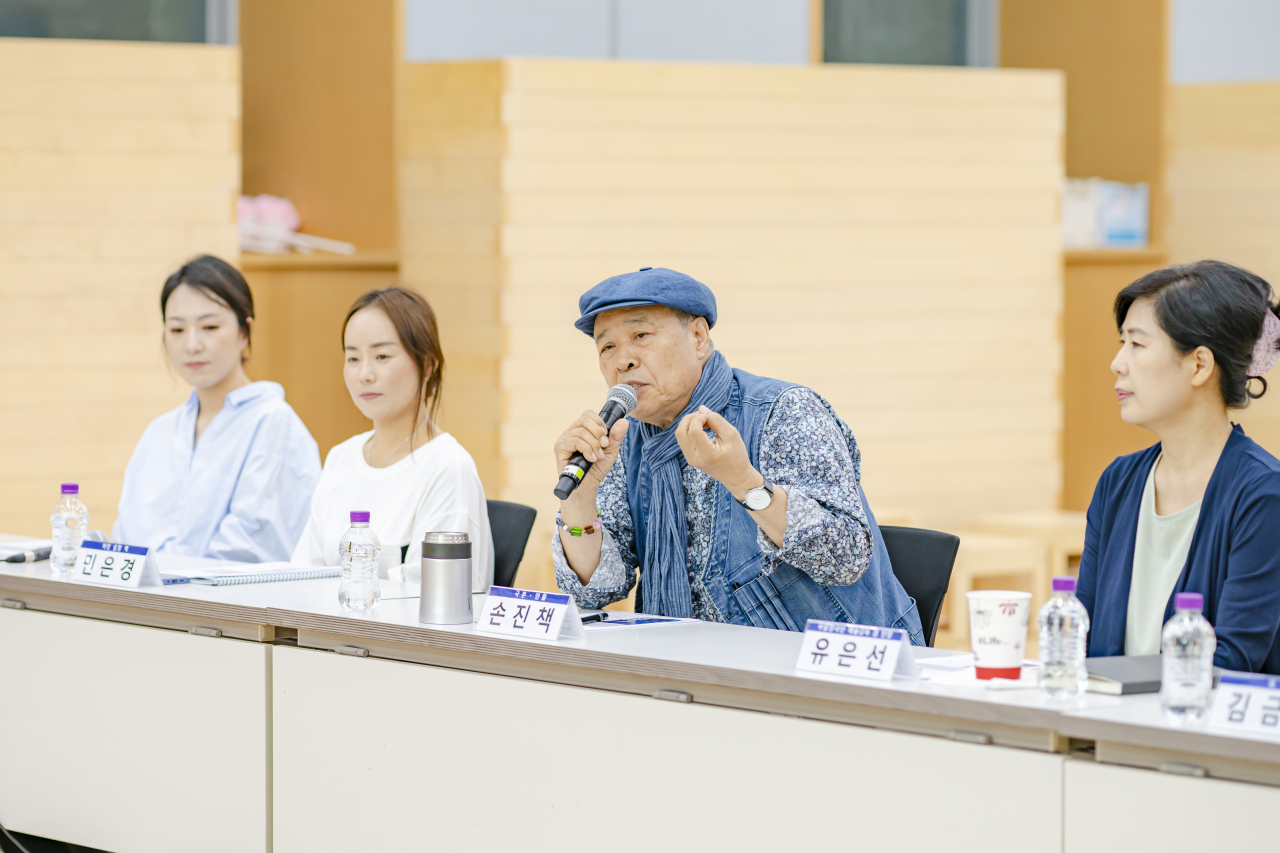 Director Sohn Jin-chaek (second from right) speaks to the press after a rehearsal of 