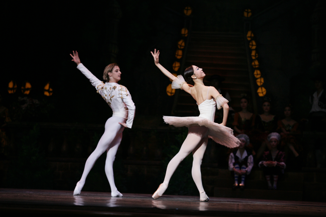Dancers Kang Mi-sun and Konstantin Novoselov perform in 