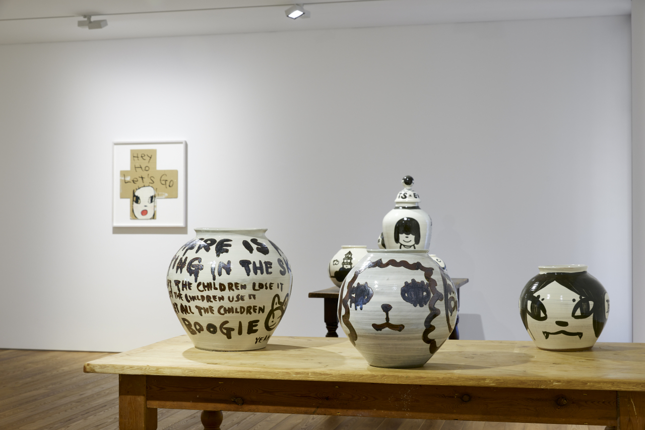 An installation view of “Yoshitomo Nara: Ceramic Works” at Pace Gallery in Hannam-dong, central Seoul (courtesy of the gallery)