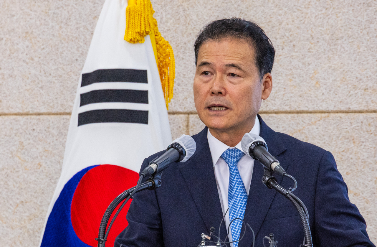 This file photo on Sept. 14 shows Unification Minister Kim Yung-ho attending a press conference in Seoul. (Yonhap)