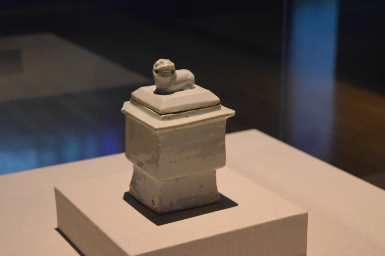 A 19th-century white porcelain rectangular incense burner with lion shaped lid (Kim Hae-yeon/ The Korea Herald)