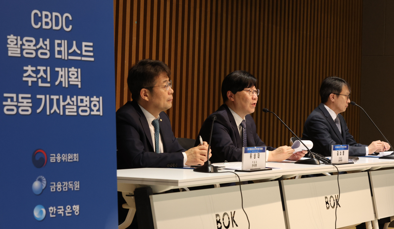 From left: Bank of Korea Senior Deputy Gov. Ryoo Sang-dai, Financial Services Commission Vice Chairman Kim So-young and Financial Supervisory Service First Senior Deputy Governor Lee Myung-soon speak at a press briefing held at the BOK's headquarters in central Seoul, Wednesday. (Yonhap)