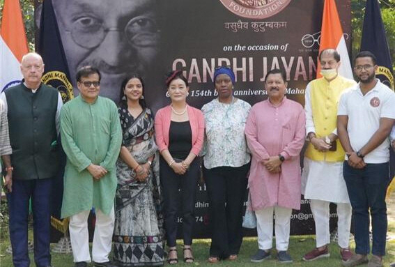 Indo-Korea Business Culture Center chairperson Zena Chung (fourth from left) poses for a photo with diplomats, government officials and professors for a tree planting ceremony to celebrate the 154th anniversary of Mahatma Gandhi's birth, at Delhi University in New Delhi on Monday. (IKBCC)