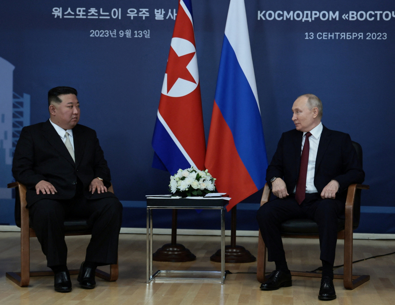 This image on Sept. 14 shows the North's leader Kim Jong-un (left) and Russian President Vladimir Putin holding a summit at Russia's Vostochny spaceport the previous day. (Yonhap)