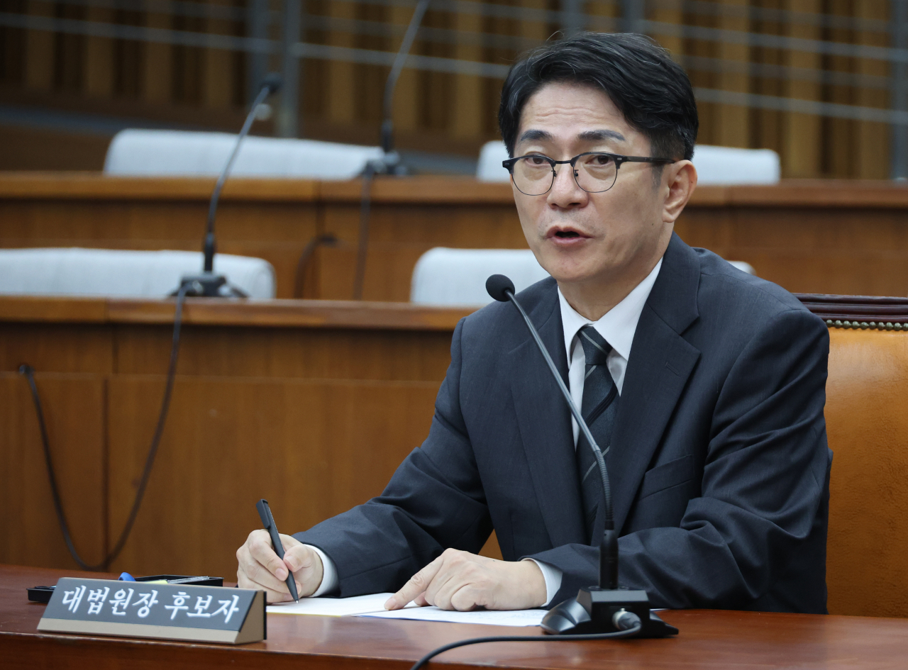 Supreme Court Chief Justice nominee Lee Gyun-ryong answers questions from lawmakers during a confirmation hearing at the National Assembly in Seoul, on Sept. 20. (Yonhap)