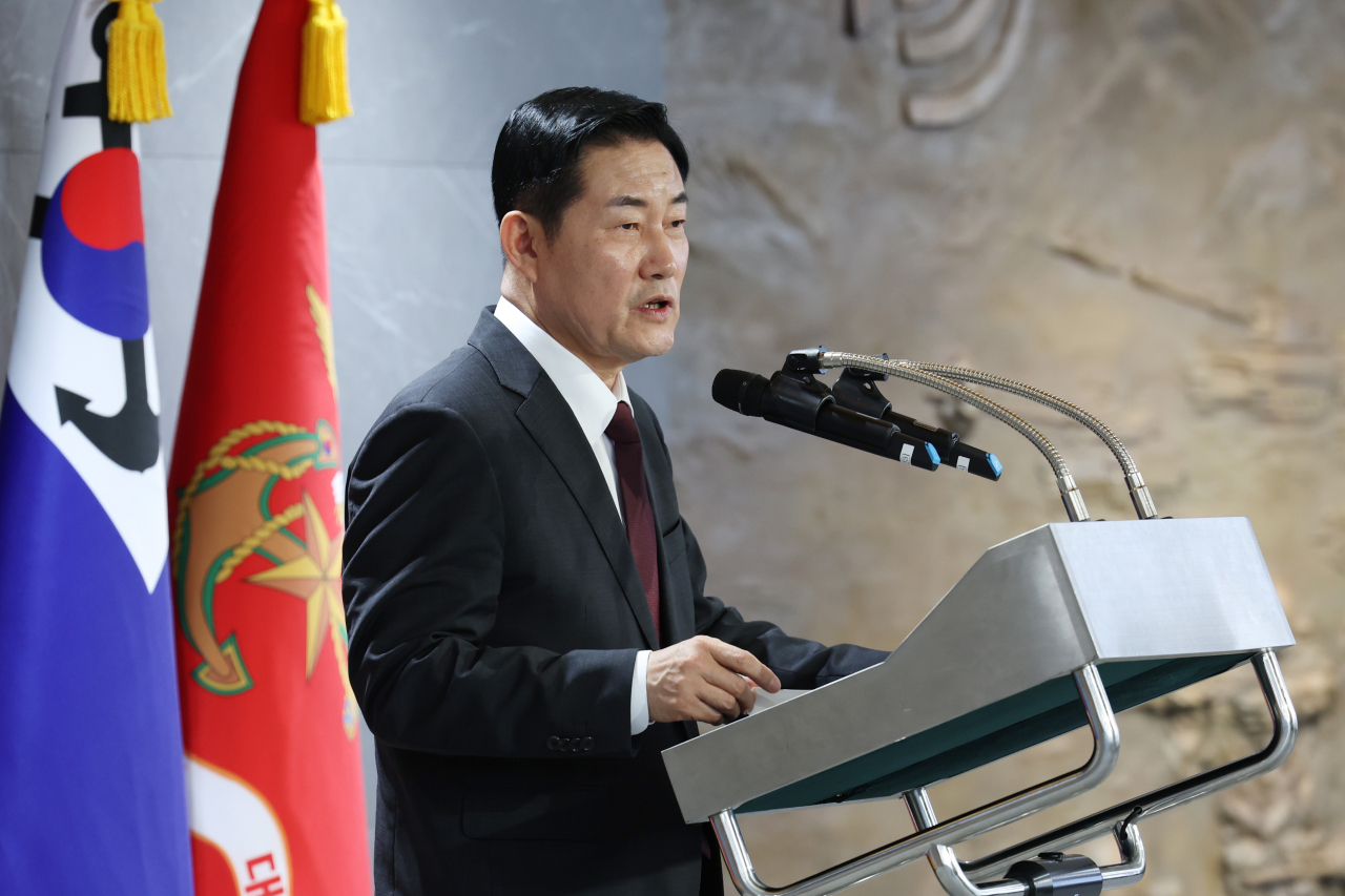 Defense Minister Shin Won-sik delivers his inauguration speech during his inaugural ceremony on Saturday. (Yonhap)