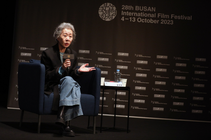 Youn Yuh-jung speaks during the 28th Busan International Film Festival’s flagship special talk session, Actors' House, at KNN Theater in Busan, Friday. (Newsis)