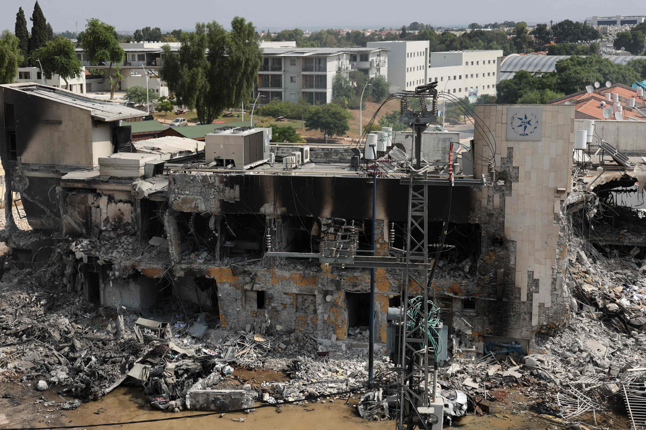 This picture shows an Israeli police station that was damaged during battles to dislodge Hamas militants who were stationed inside, on Sunday. (AFP-Yonhap)
