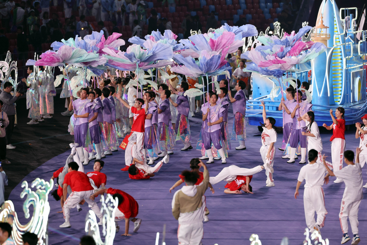 The closing ceremony of the 19th Asian Games takes place at Hangzhou Olympic Sports Centre Stadium in Hangzhou, China, on Sunday. (Yonhap)