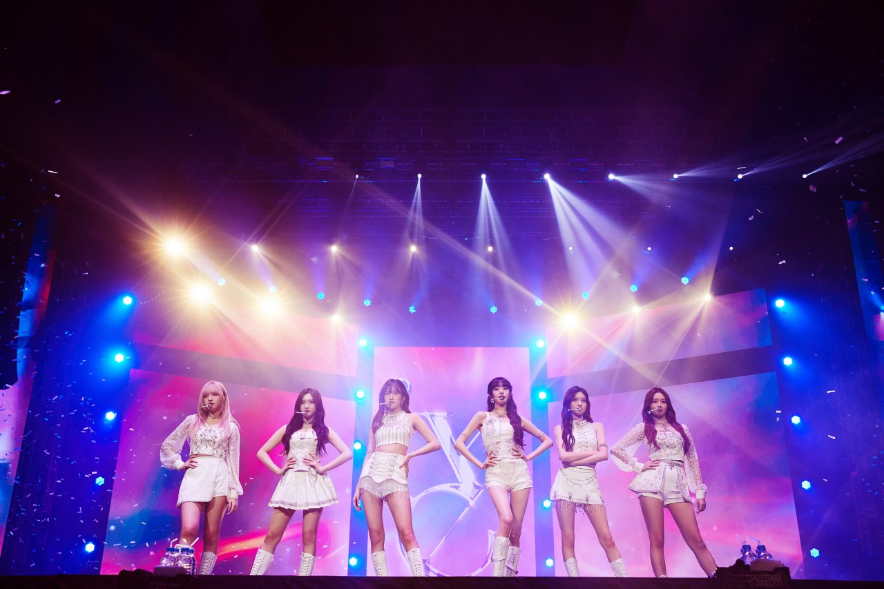 K-pop girl group Ive holds its first concert, 