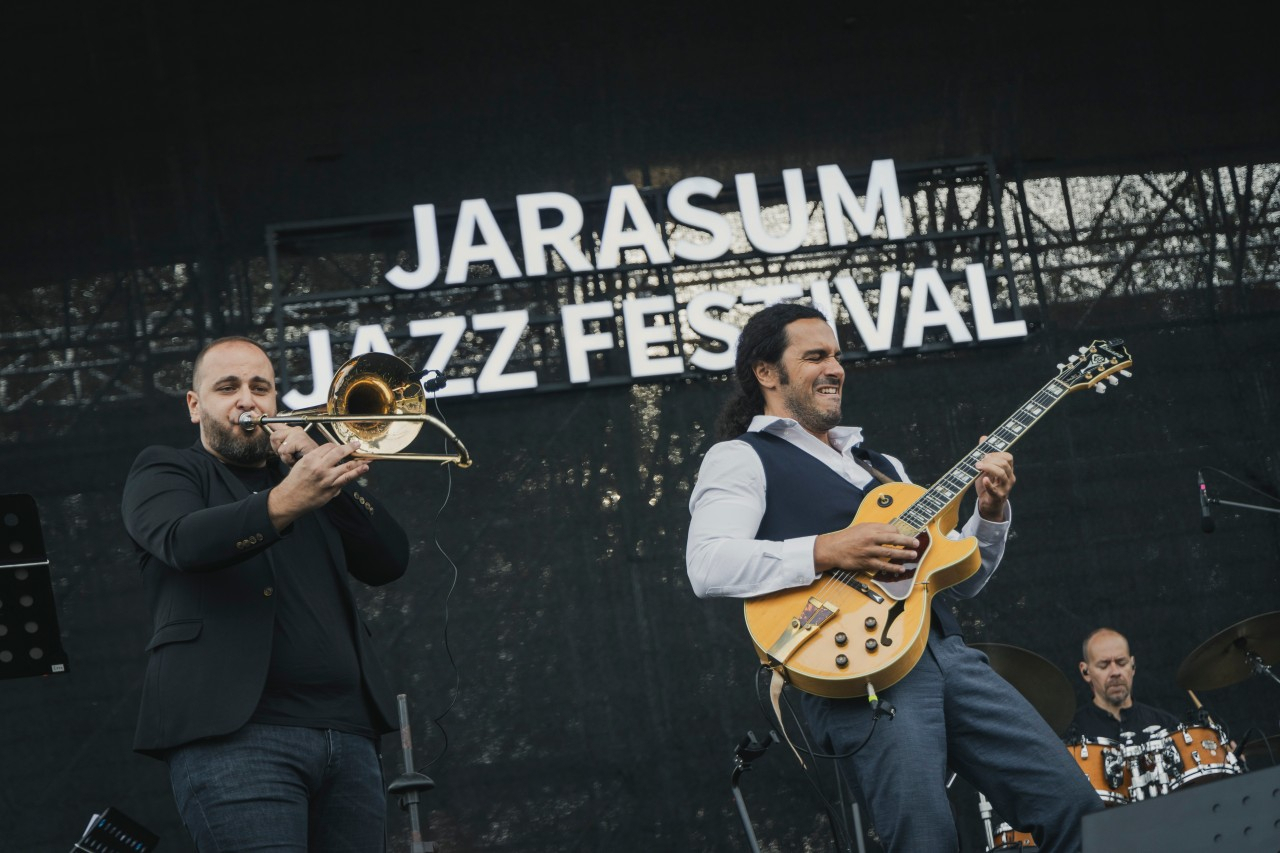Vladimir Cetkar (right) and Filip Stevanovski (left) (Jarasum International Jazz Festival)