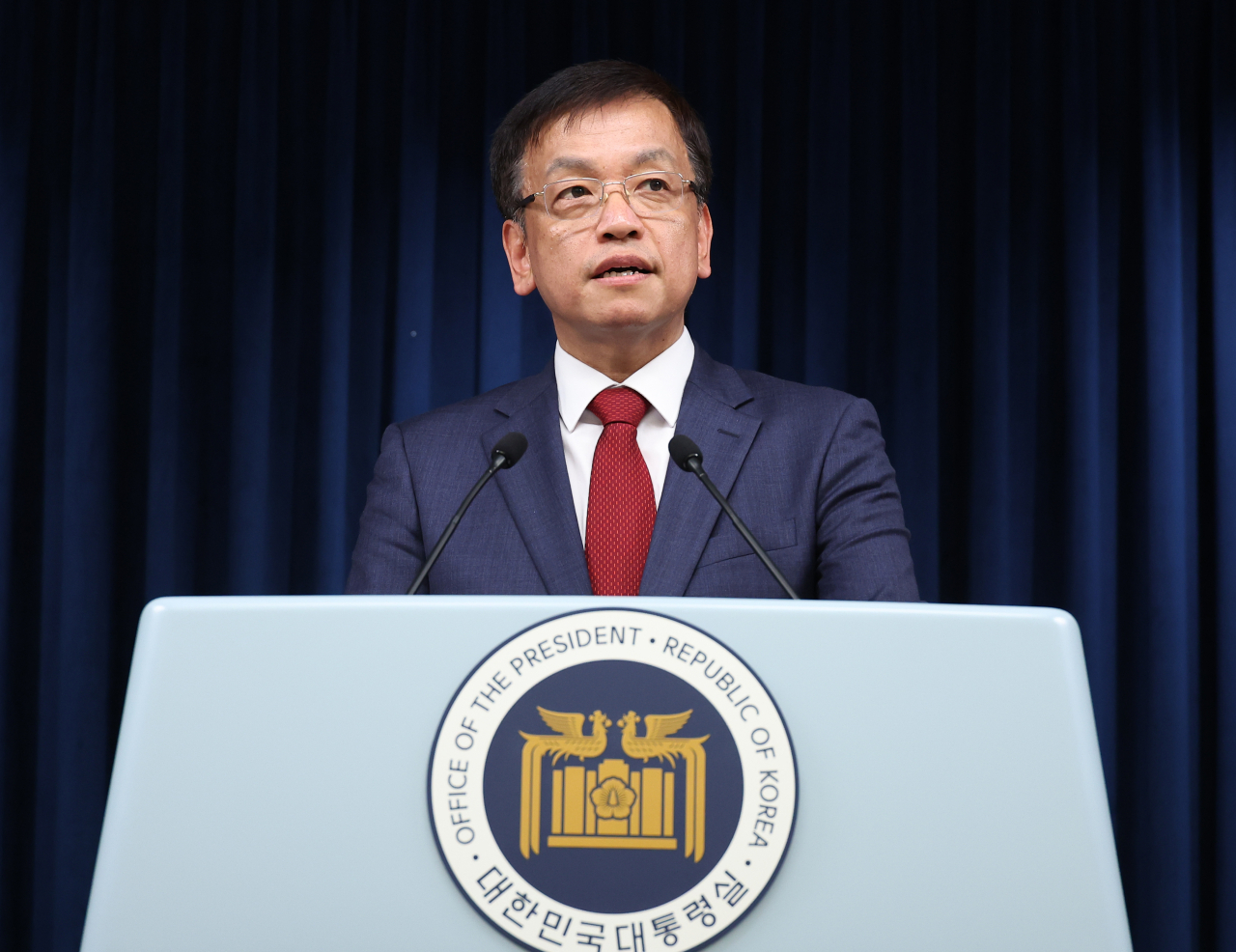 Choi Sang-mok, senior presidential secretary for economic affairs, speaks during a briefing at the presidential office in Seoul on Monday. (Yonhap)