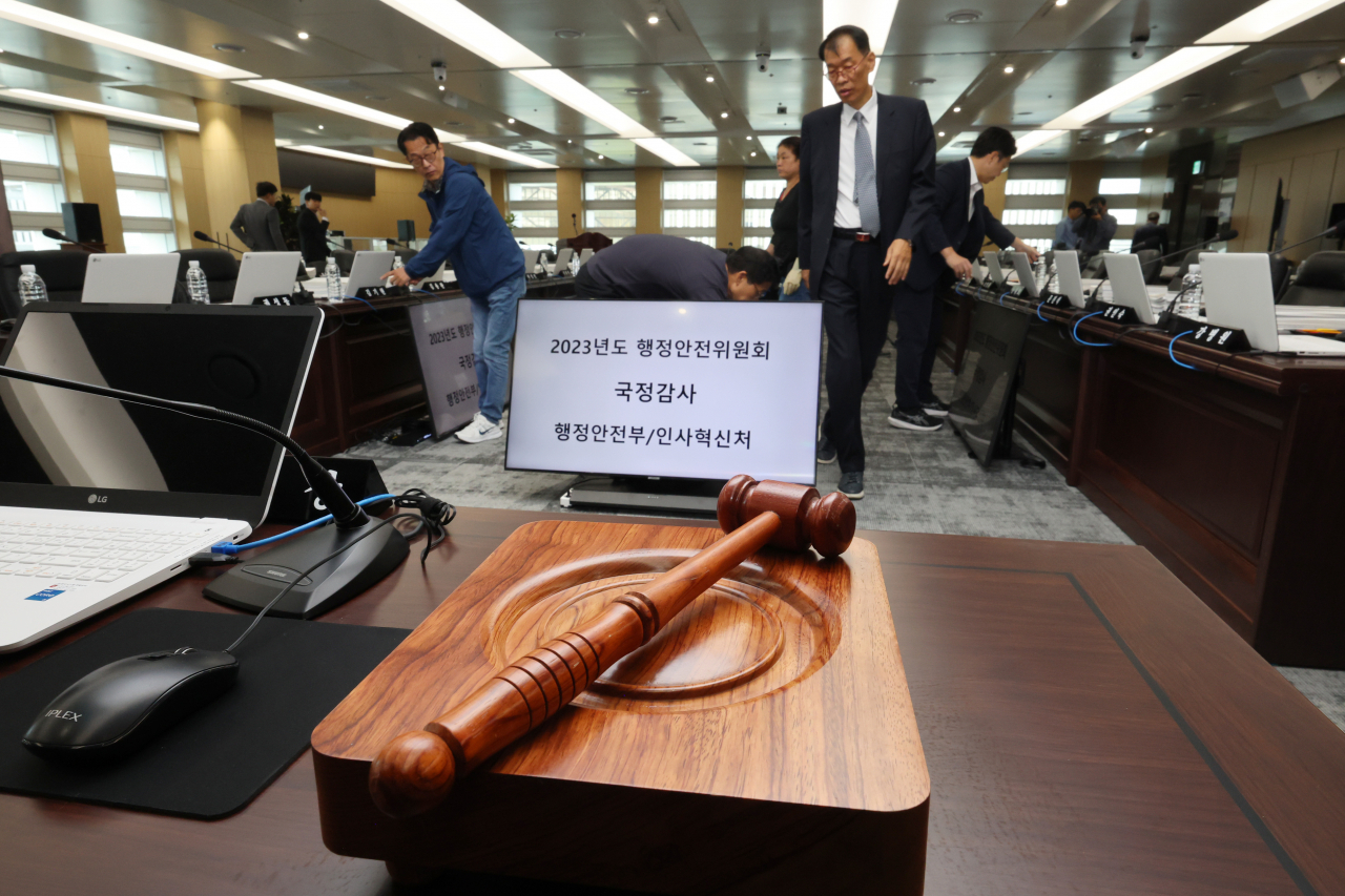 The National Assembly’s interior committee on Monday prepares for an audit session slated for the next day. (Yonhap)