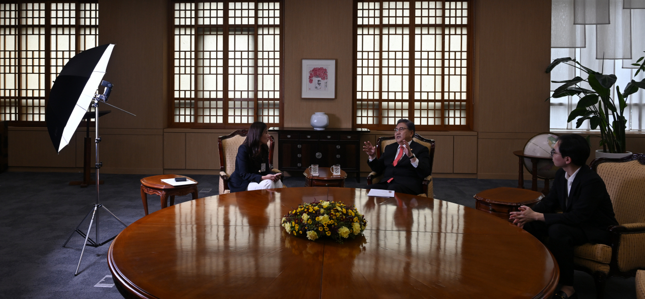 Foreign Minister Park Jin (center) at an interview with The Korea Herald with Korea Herald reporters at the Ministry of Foreign Affairs in Seoul on Sept. 25, 2023. (Lee Sang-sub/The Korea Herald)