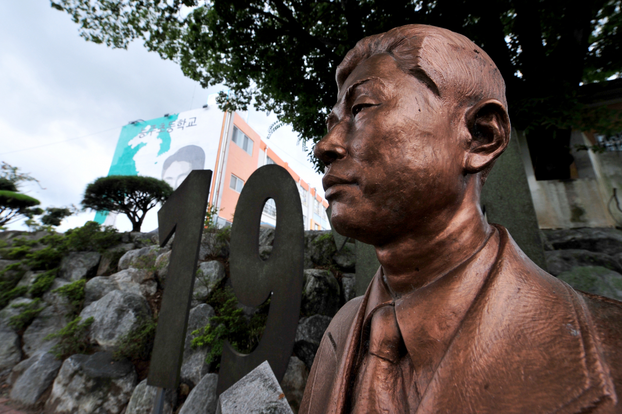 A statue of Zheng Lucheng in Gwangju. (Newsis)
