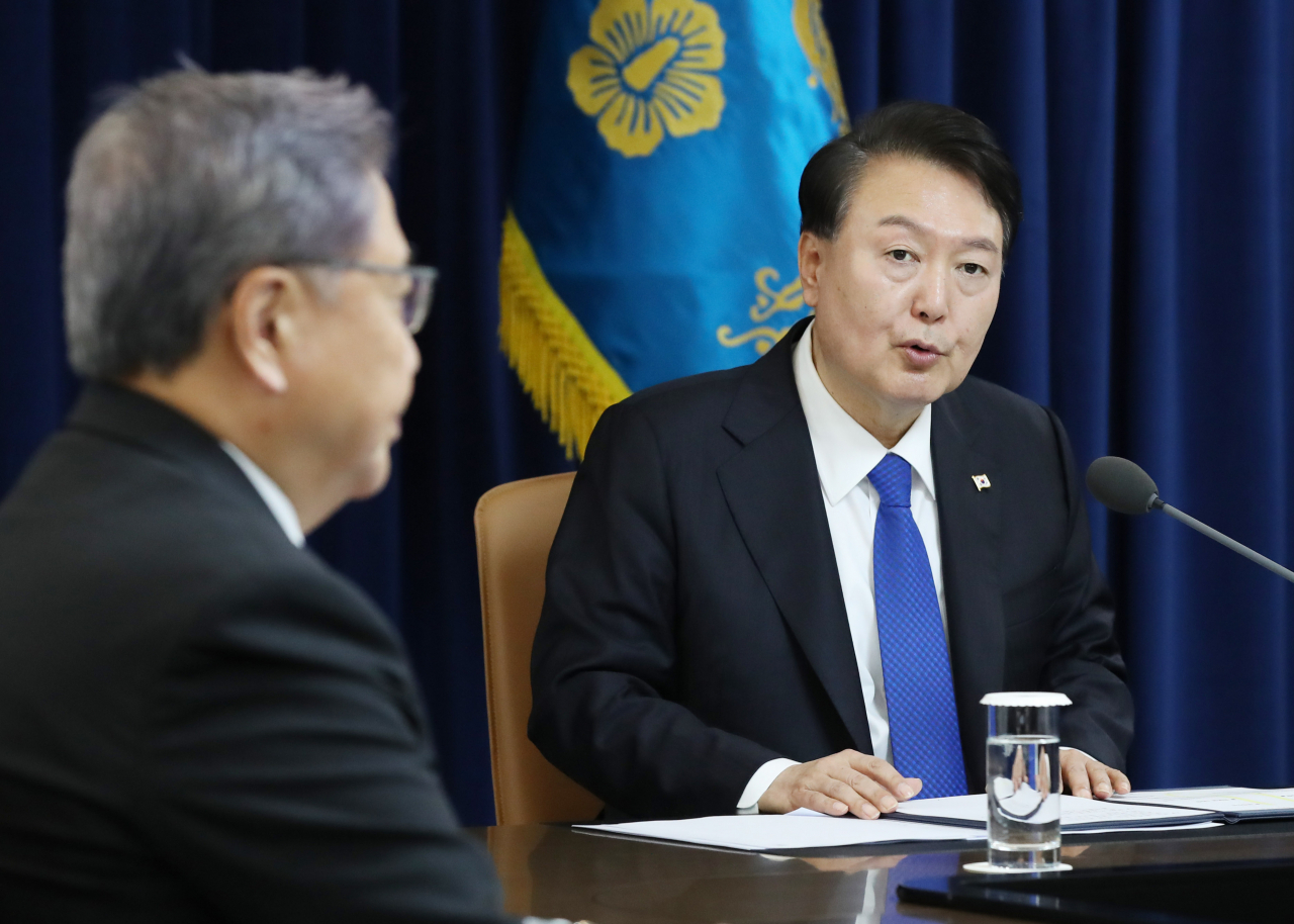 President Yoon Suk Yeol speaks during an emergency meeting convened to discuss the economic and security impact of the Israeli-Palestinian war, at the presidential office in Seoul on Wednesday. (Yonhap)