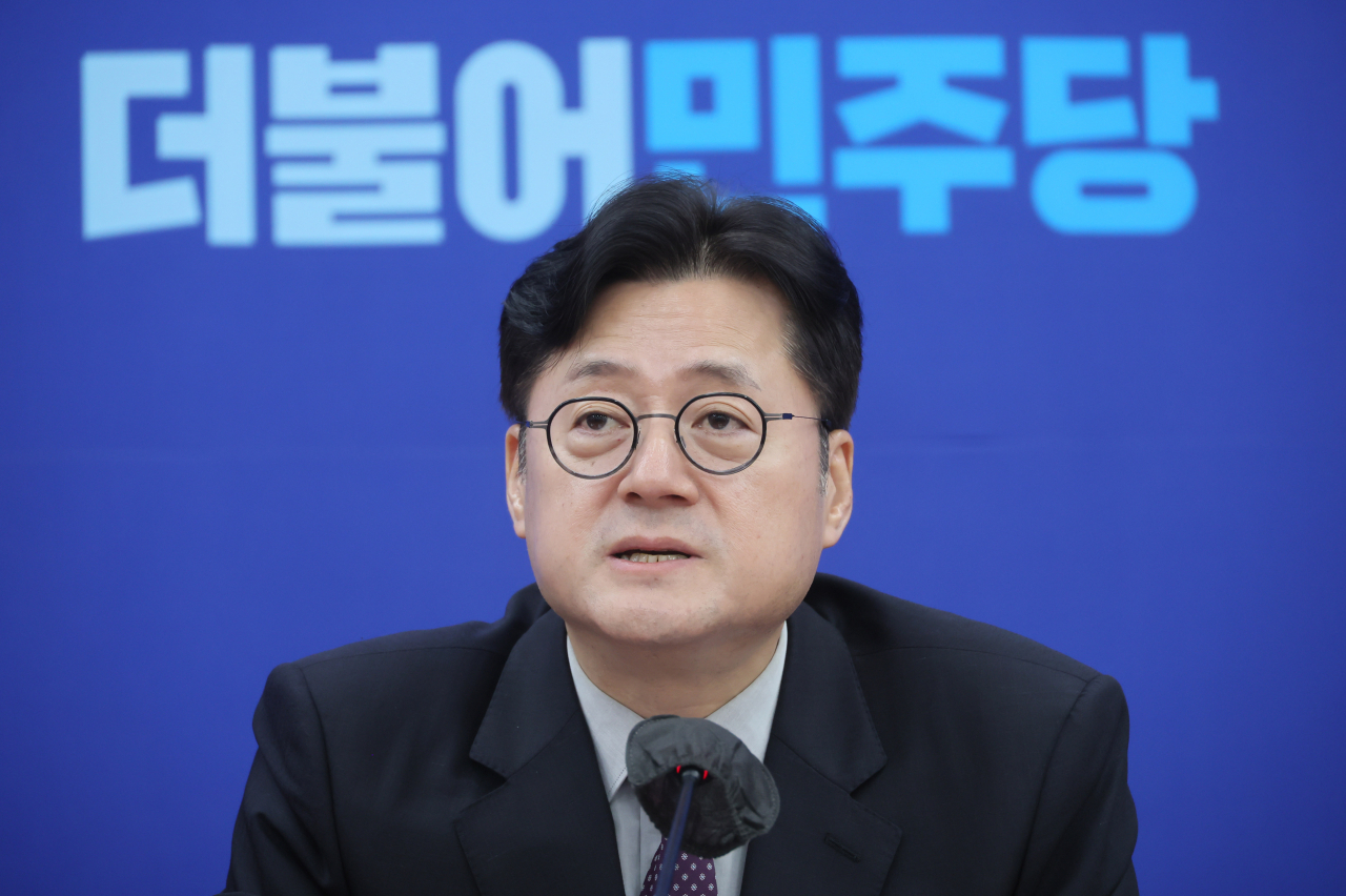 Rep. Hong Ihk-pyo, the main opposition Democratic Party's floor leader, speaks on Thursday. (Yonhap)