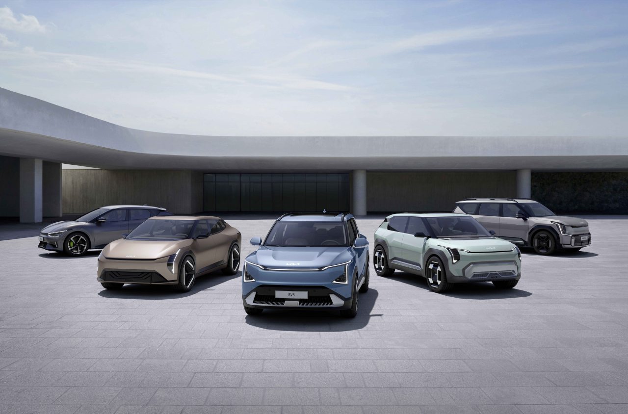 From left are Kia's EV6, Concept EV4, EV5, Concept EV3 and EV9 (Hyundai Motor Group)