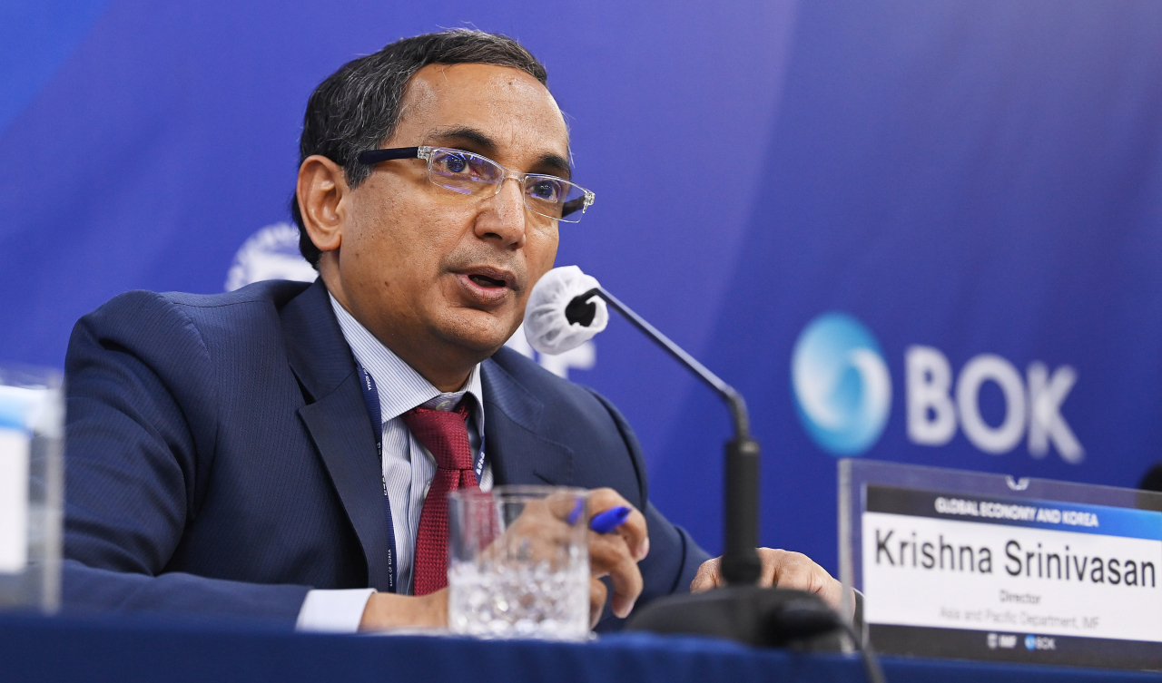 In this file picture, Krishna Srinivasan, director of the Asia and Pacific department at the International Monetary Fund, speaks during a press conference at the Bank of Korea headquarters in Seoul on Oct. 25, 2022. (Herald DB)