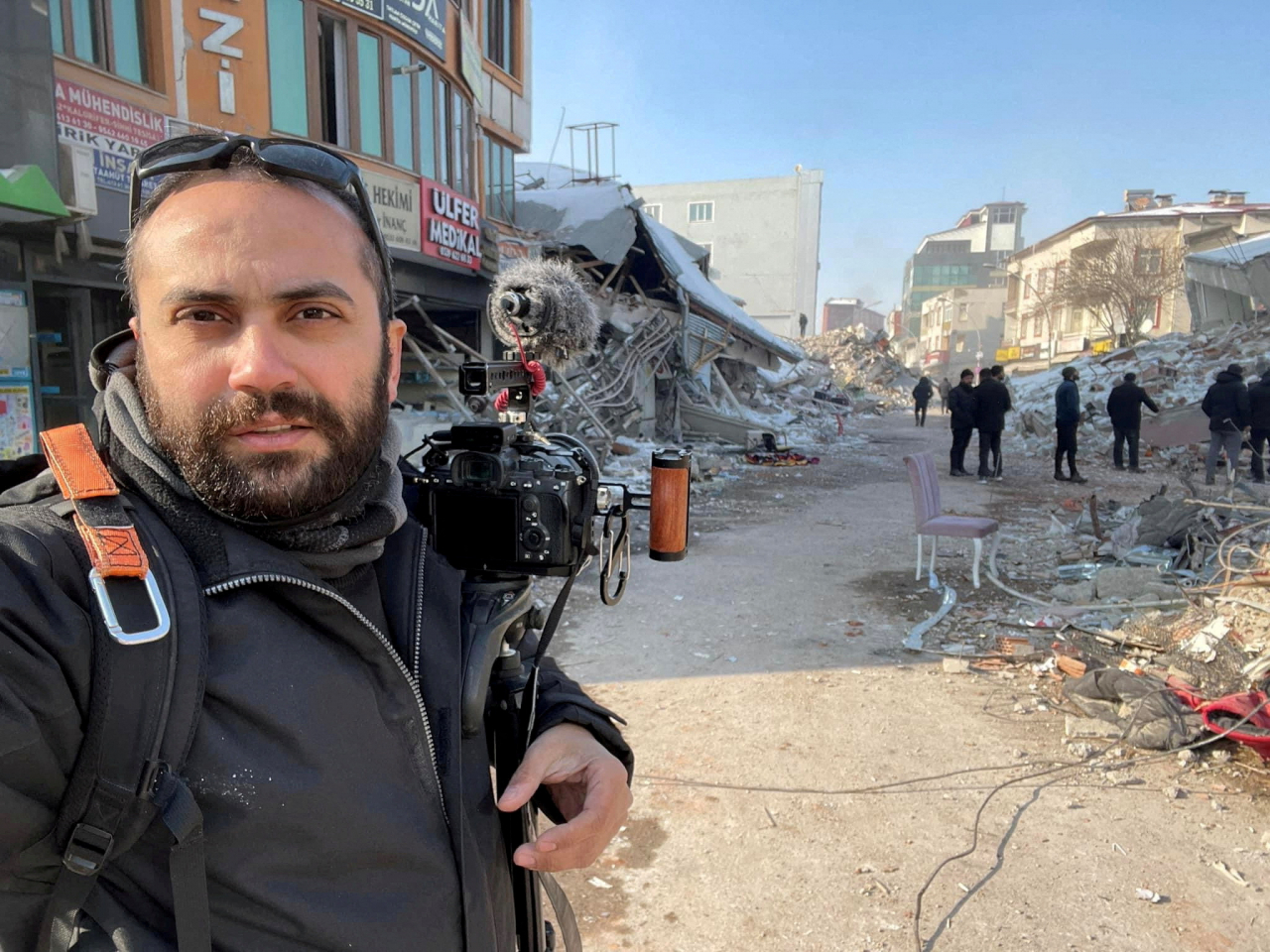 Reuters' journalist Issam Abdallah takes a selfie picture while working in Maras, Turkey, February 11. (Reuters-Yonhap)