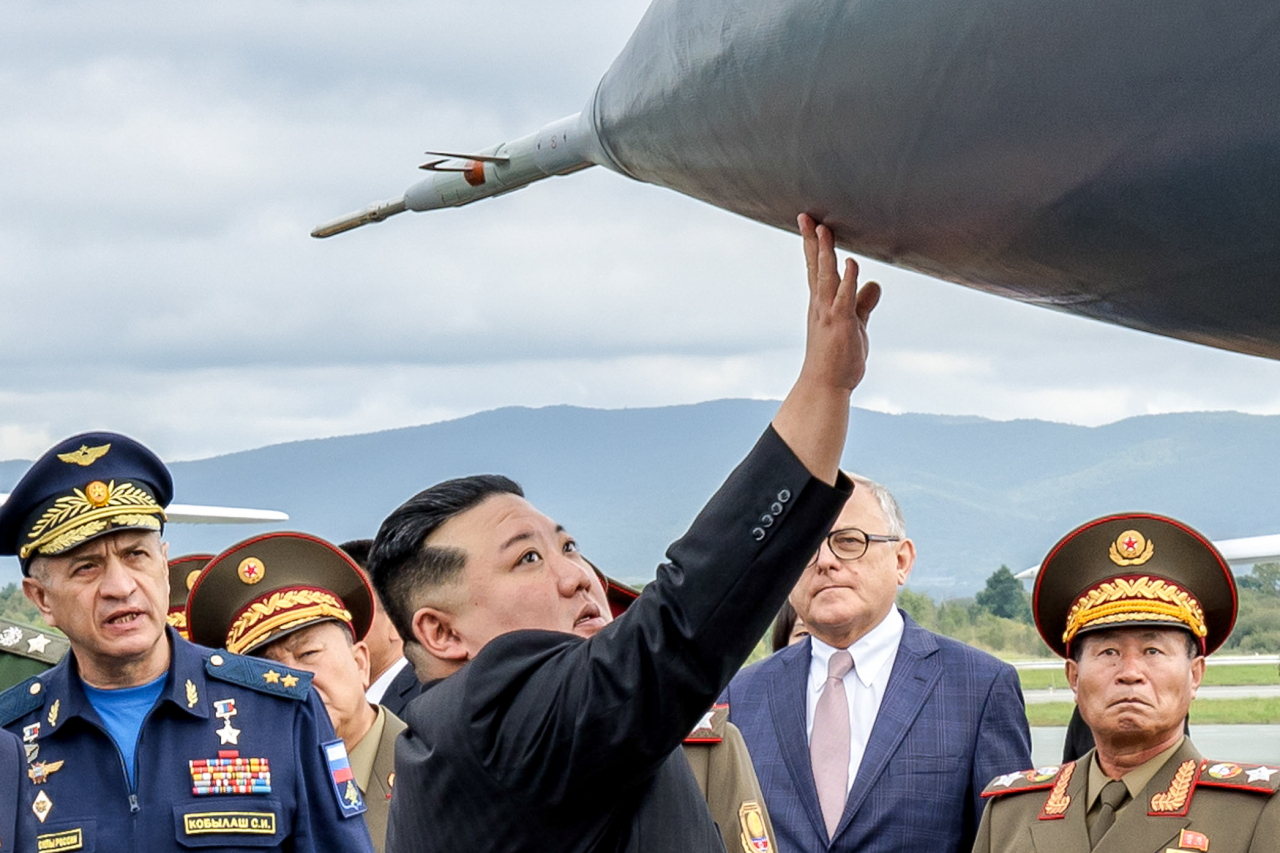 Северная корея ланьков. Северная Корея дипломатия. Командующий дальней авиацией Кобылаш фото.