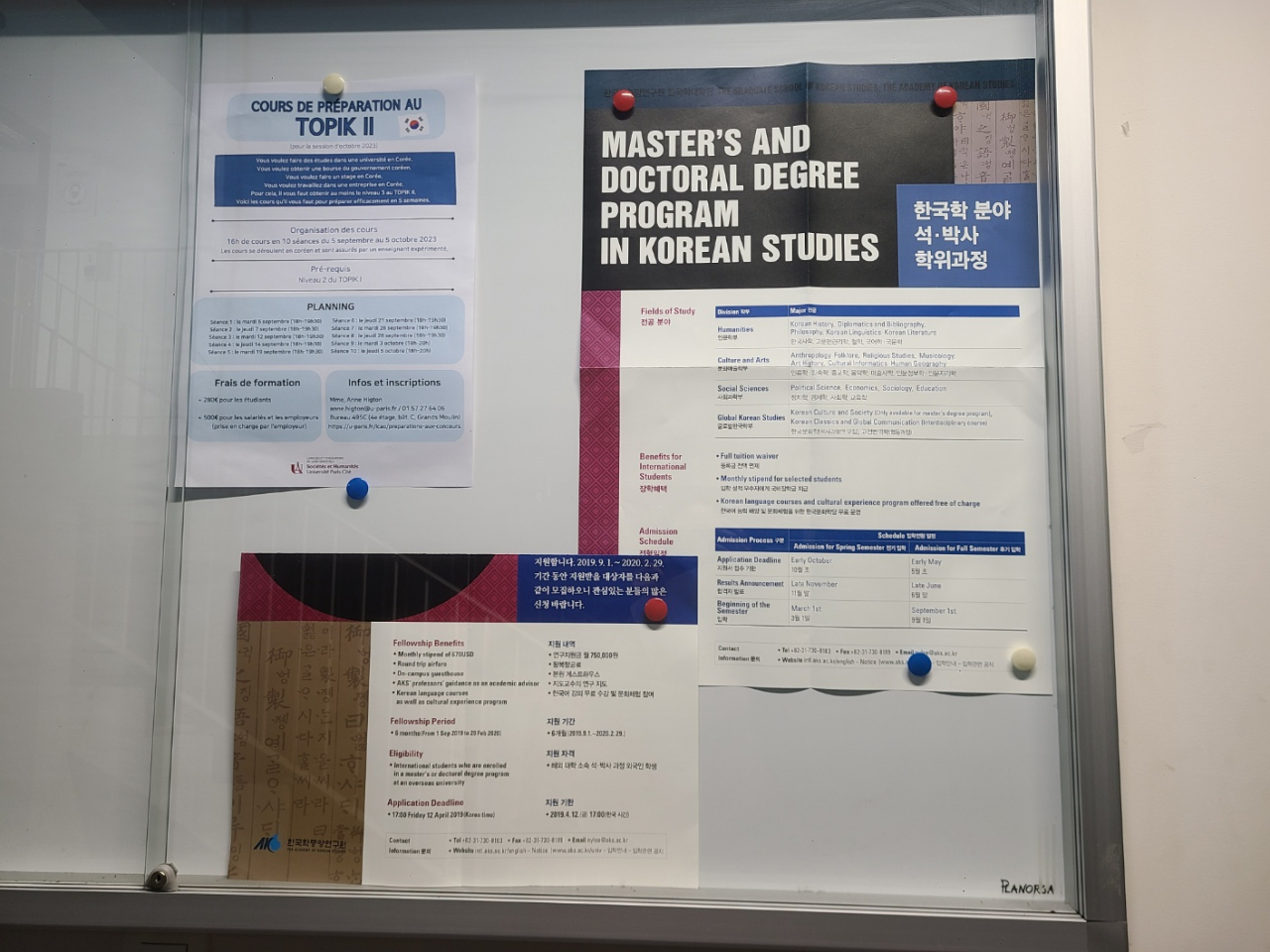 A notice on a bulletin board in Paris Cite University encourages students to take the TOPIK language proficiency test. (Jung Min-kyung/The Korea Herald)