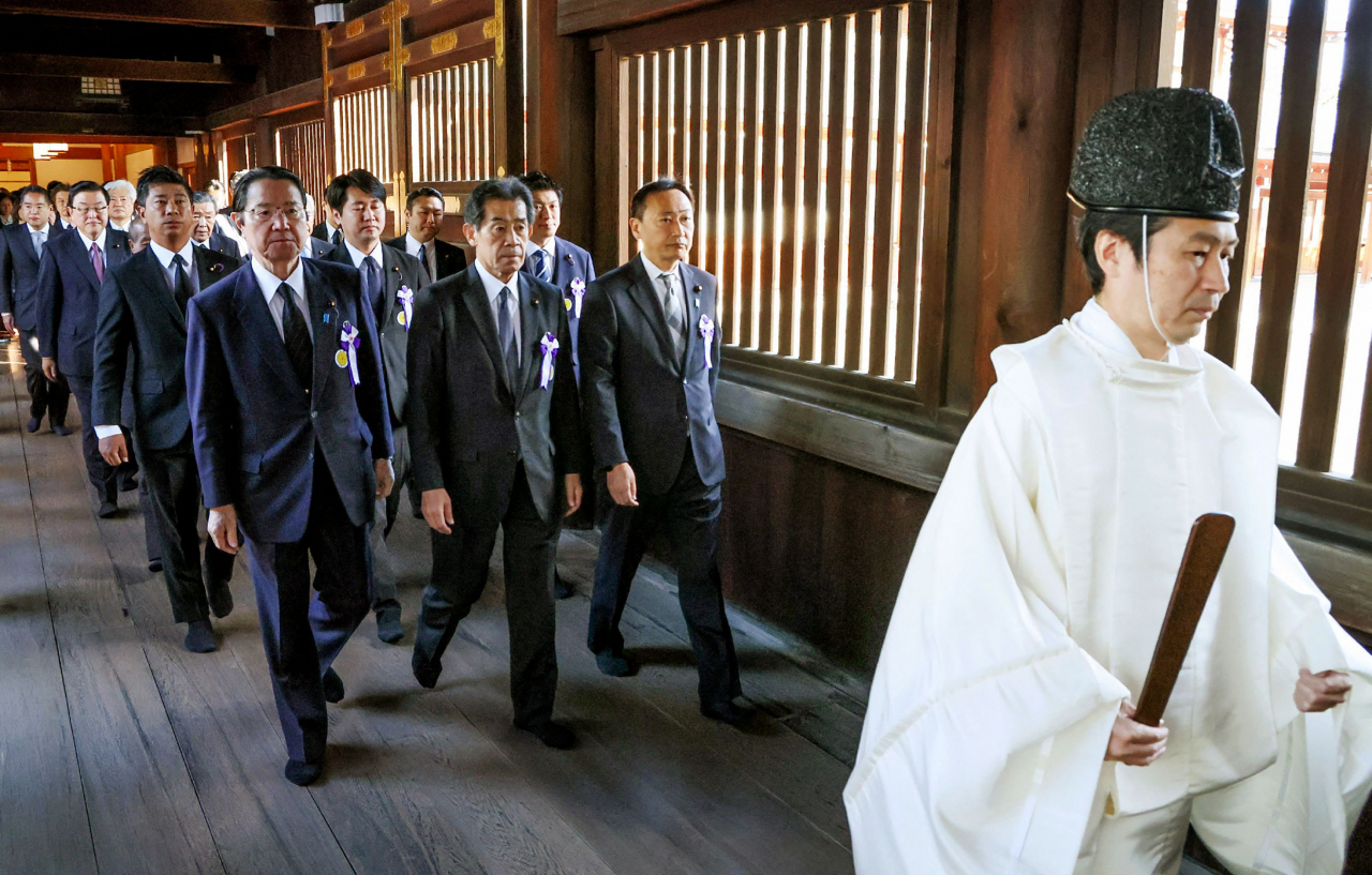 Japanese lawmakers visit the Yasukuni Shrine on the annual autumn festival in Tokyo on Wednesday. (AFP-Yonhap)