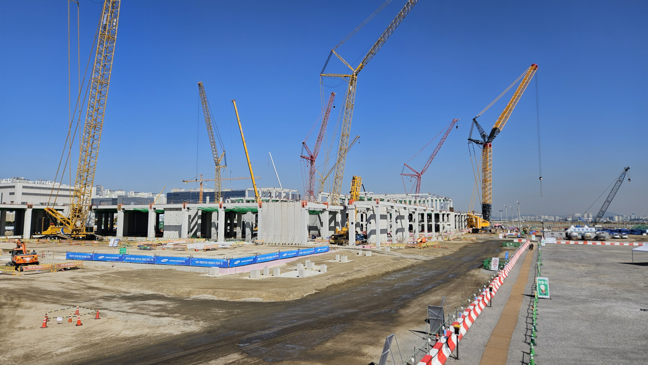 The construction site of Samsung Biologics' fifth plant in Songdo, Incheon (Shim Woo-hyun/The Korea Herald)