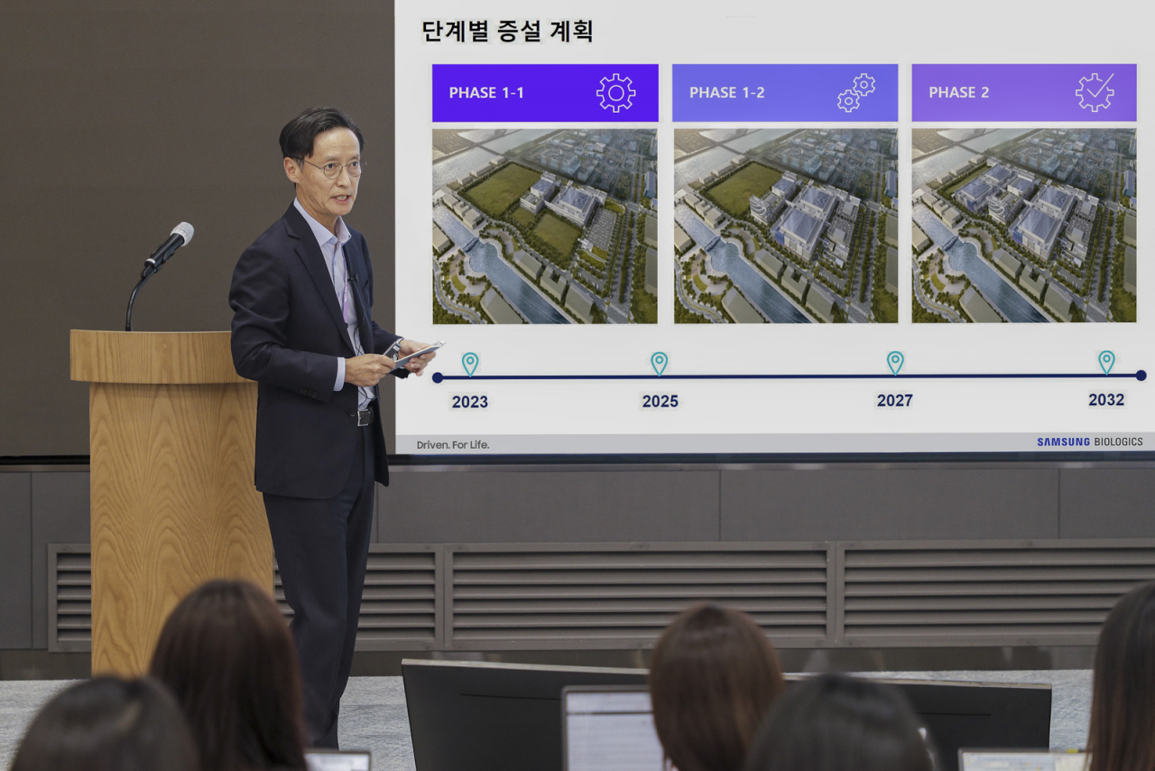 Lo Kun, executive vice president and head of the EPCV (engineering, procurement, construction and validation) Center at Samsung Biologics speaks during a brief held at the company's headquarters in Songdo, Incheon. (Samsung Biologics)
