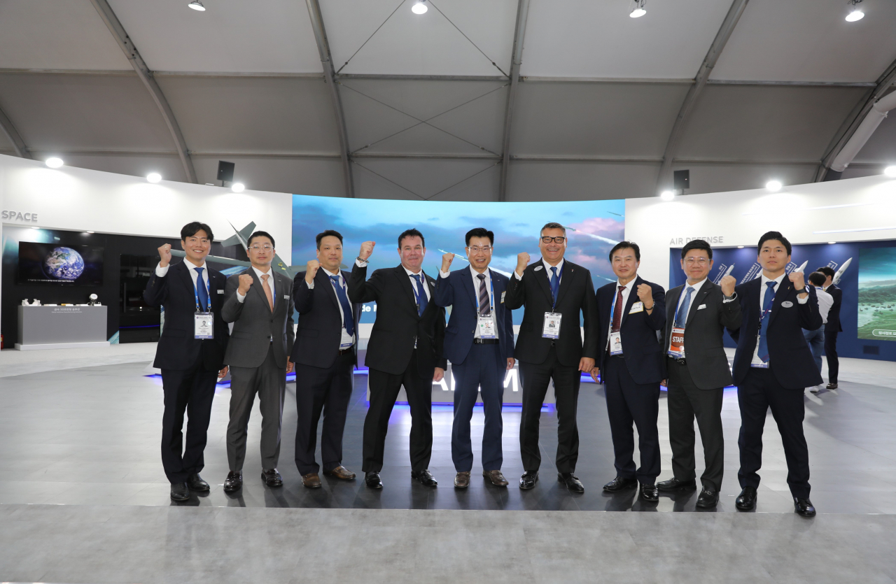 Officials from both LIG Nex1 and Taurus, a German-Swedish missile maker, pose for a photo during their memorandum of understanding ceremony at the Seoul International Aerospace and Defense Exhibition 2023, at Seoul Airport in Seongnam, Gyeonggi Province, Tuesday. (LIG Nex1)