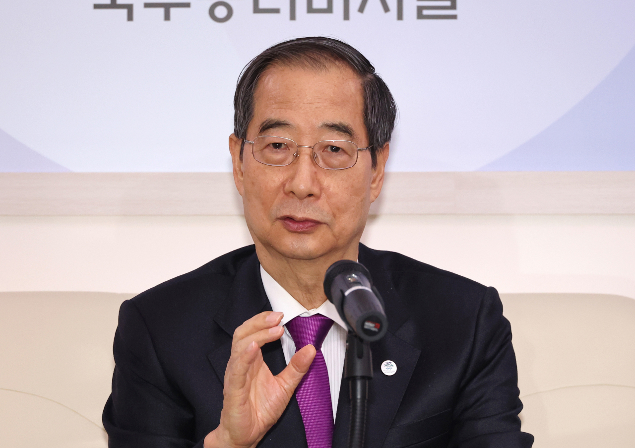 Prime Minister Han Duck-soo speaks during the press conference held in Sejong Government Complex, Wednesday. (Yonhap)