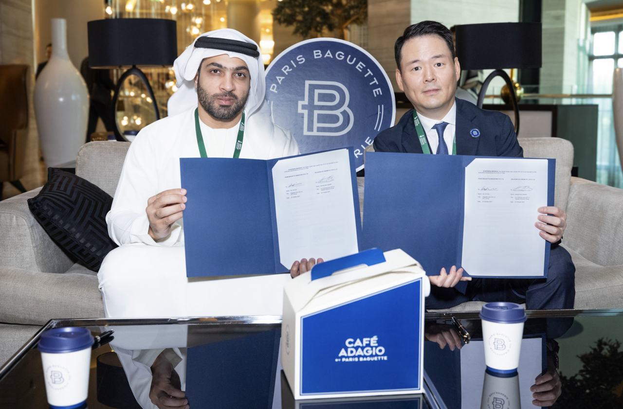 SPC Group President Hur Jin-soo (right) and Mohammed Galadari, CEO of Galadari Brothers Group, pose for a photo during a signing ceremony held in Riyadh, Saudi Arabia. (SPC Group)
