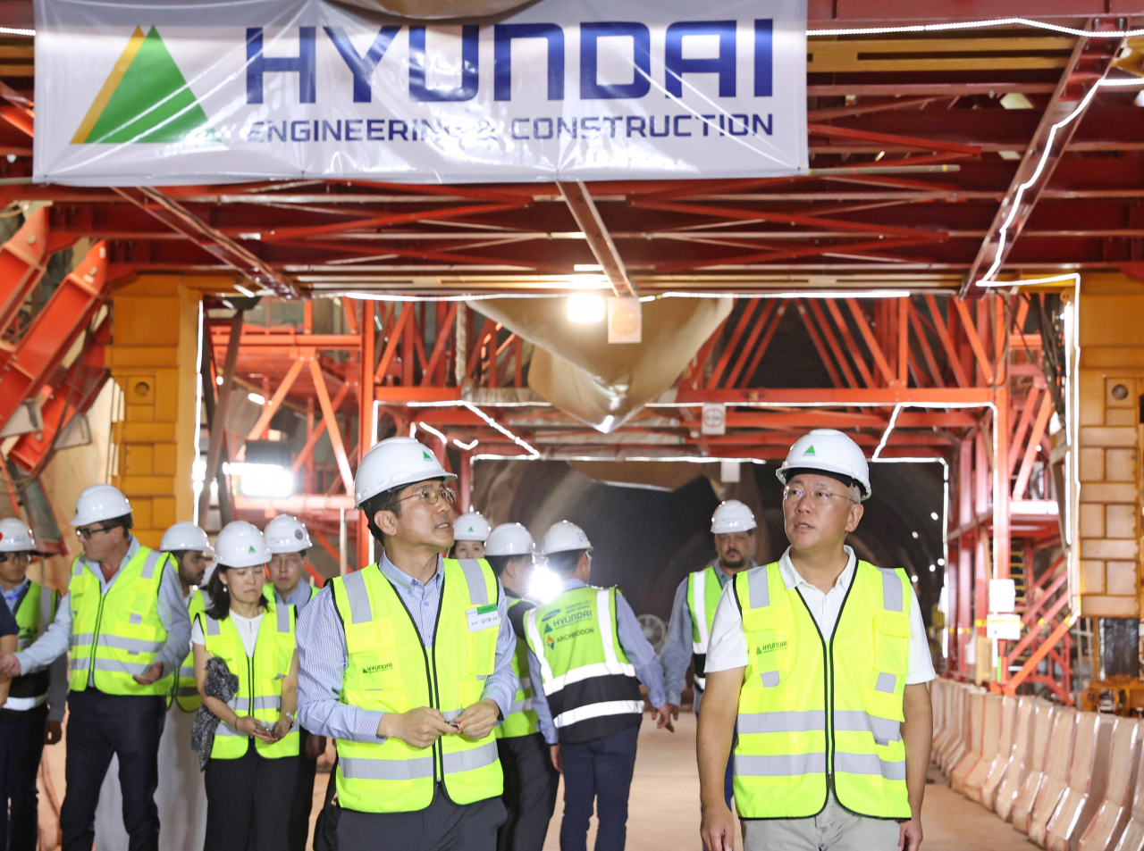 Hyundai Motor Group Executive Chair Chung Euisun (right) visits Hyundai E&C's underground tunnel construction site in Tabuk Province, Saudi Arabia, Monday. (Hyundai Motor Group)